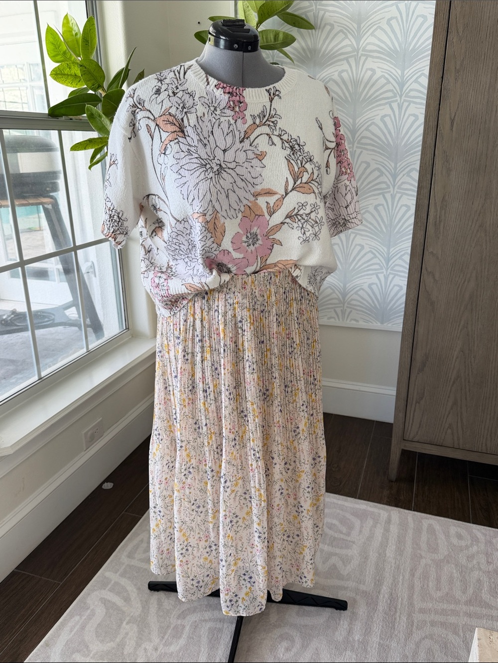WD.NY Cream and Pastels Botanical Pleated Midi Skirt smocked waist Size L